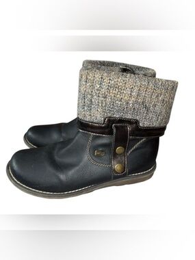 •Remonte By Reiker Leather fold over boots